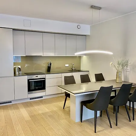 Prime Haven Near Sea & Park, Free Parking, Terrace