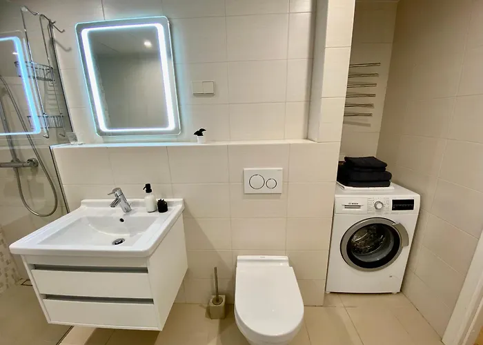 Prime Haven Near Sea & Park, Free Parking, Terrace Apartment *