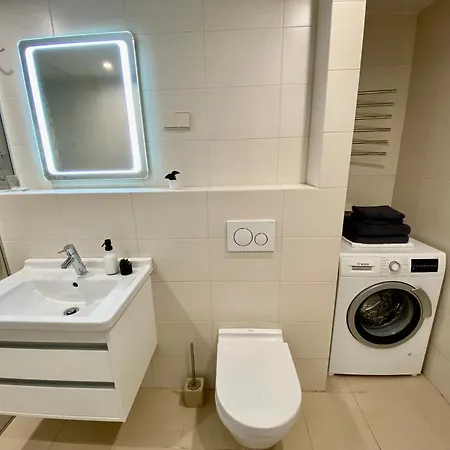 Prime Haven Near Sea & Park, Free Parking, Terrace Apartament *