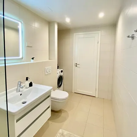 Prime Haven Near Sea & Park, Free Parking, Terrace Apartament