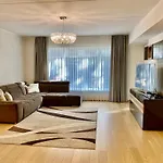Prime Haven Near Sea & Park, Free Parking, Terrace