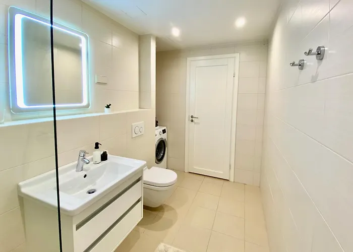 Prime Haven Near Sea & Park, Free Parking, Terrace Apartman